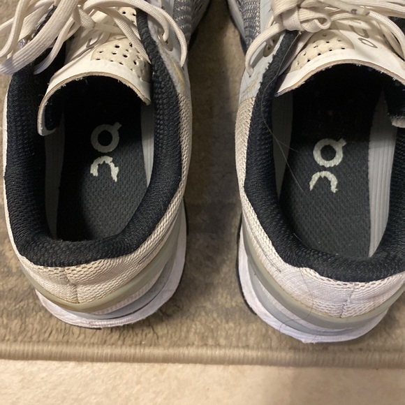 ON running shoes - Picture 4 of 12